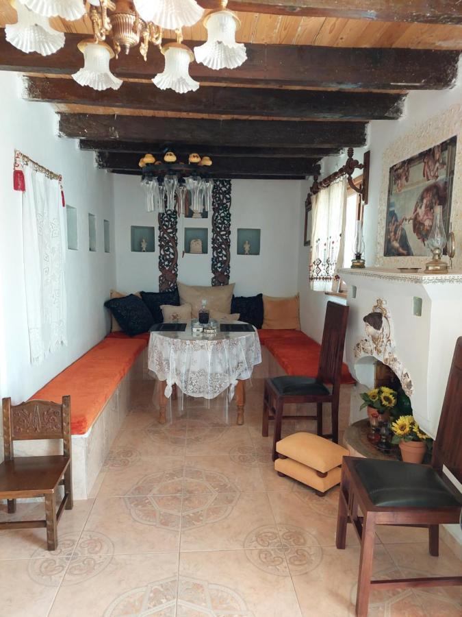 Lakena Traditional House Menetaí Exterior photo